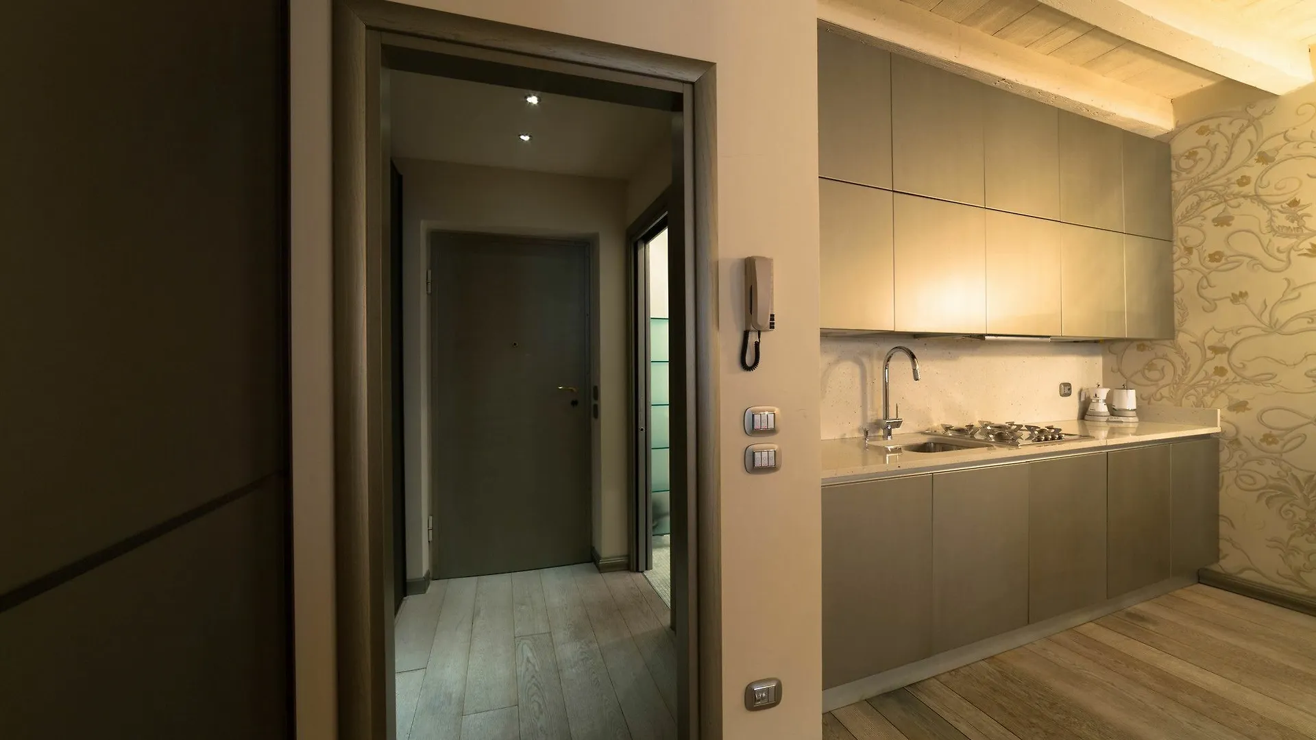 شقة Desenzano Lux...Uria ديسينسانو ديل غاردا